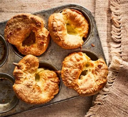  Der Yorkshire Pudding: Eine himmlische Kombination aus knuspriger Röstkartoffel-Textur und zartschmelzendem Inneren!