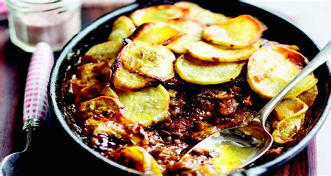  Lancashire Hotpot: Ein herzhaftes Soul Food mit knuspriger Kruste!