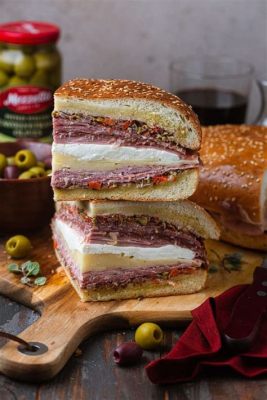  Muffuletta! Ein süffiges Sandwich aus New Orleans, das deine Geschmacksknospen auf eine unvergessliche Reise mitnimmt